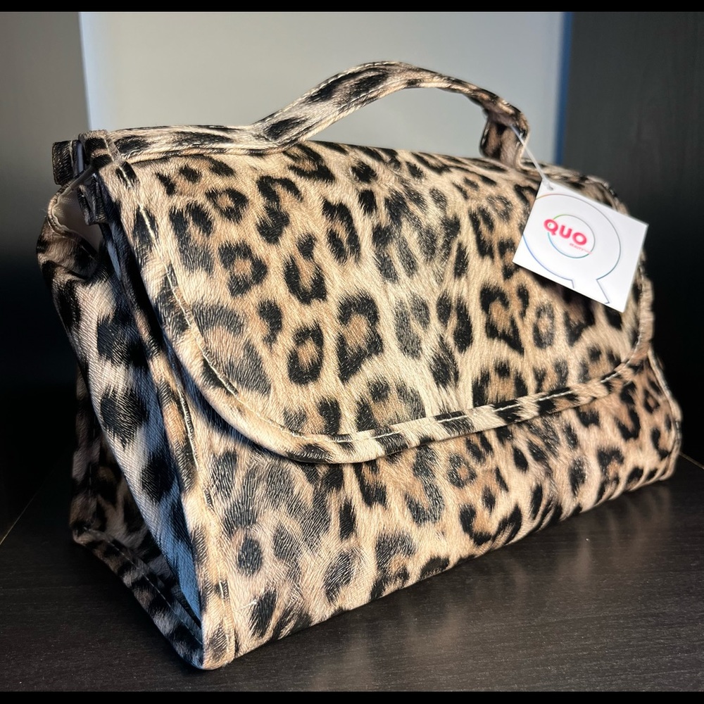 Quo Beauty meow carry all clutch cosmetic travel case (NWT)